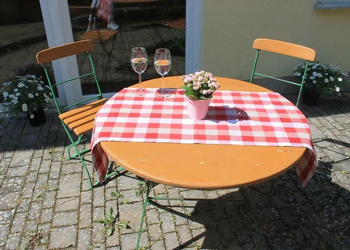 Zu Den Weinbergen *